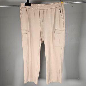 EUC  Old Navy Active Cream Cargo Capri Pants